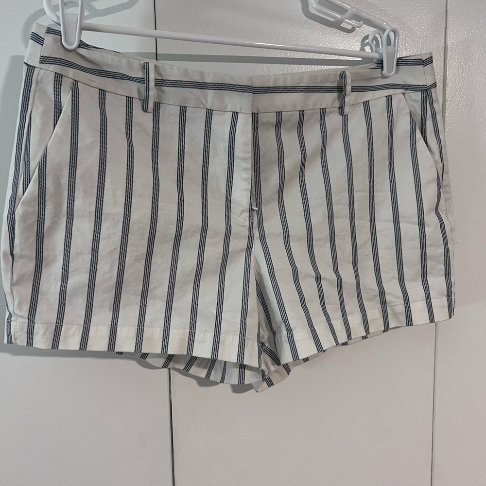 Nautica White and Black Bermuda Shorts with Tailored Fit
